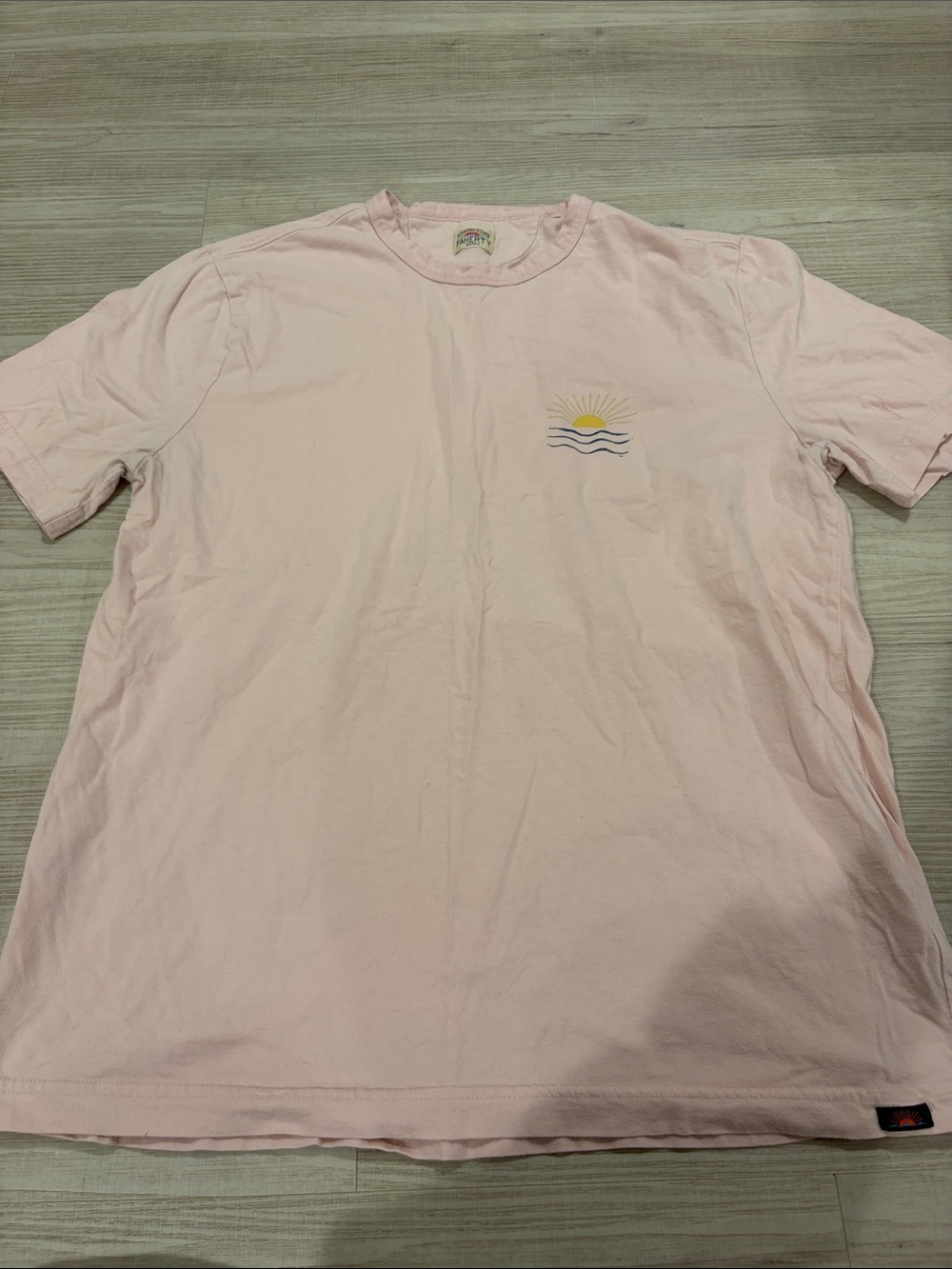 Faherty Men’s Pale Pink Short-Sleeve Tee with Sunrise Graphic